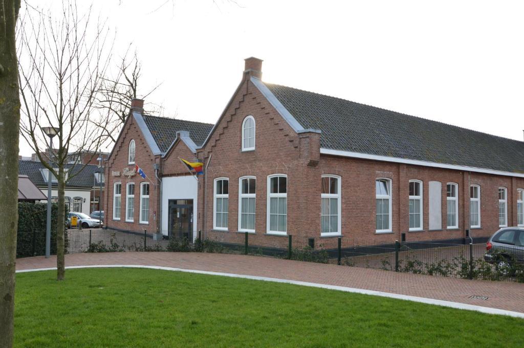 Hotel Aan De Singel Delfzijl Bagian luar foto