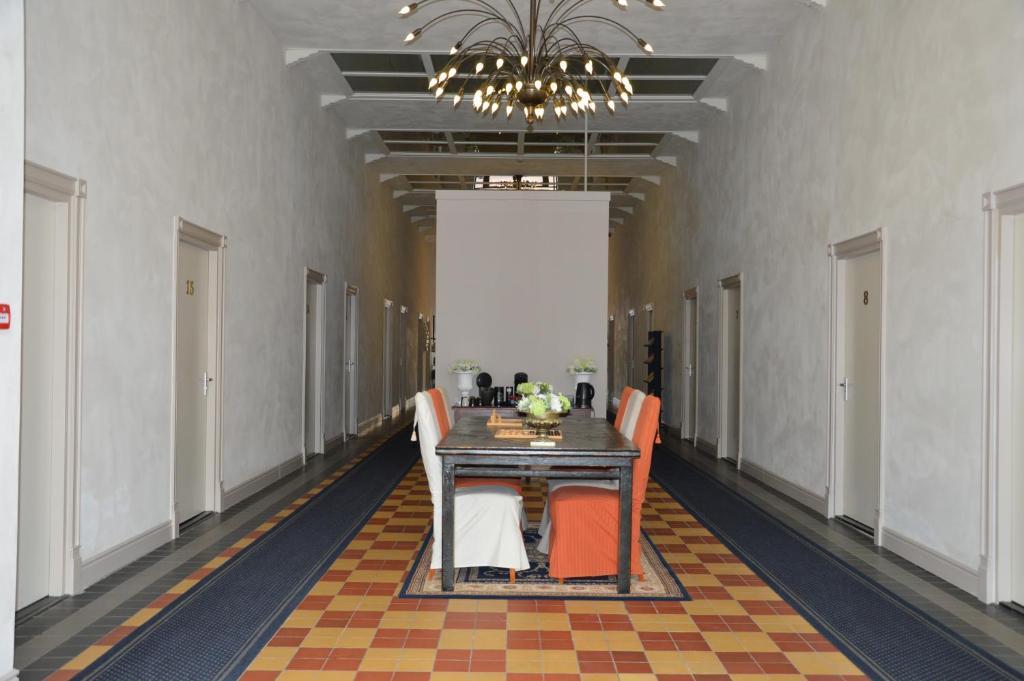 Hotel Aan De Singel Delfzijl Bagian luar foto