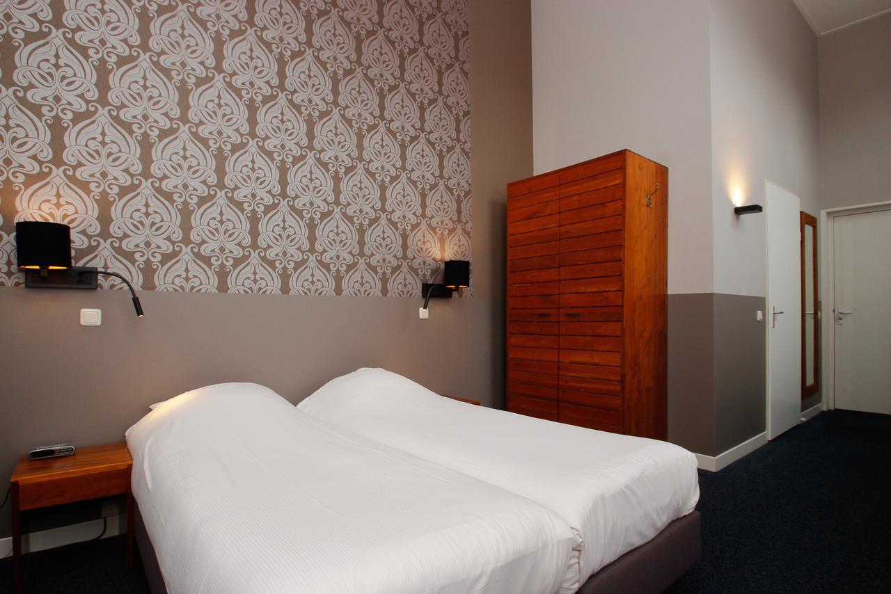 Hotel Aan De Singel Delfzijl Bagian luar foto
